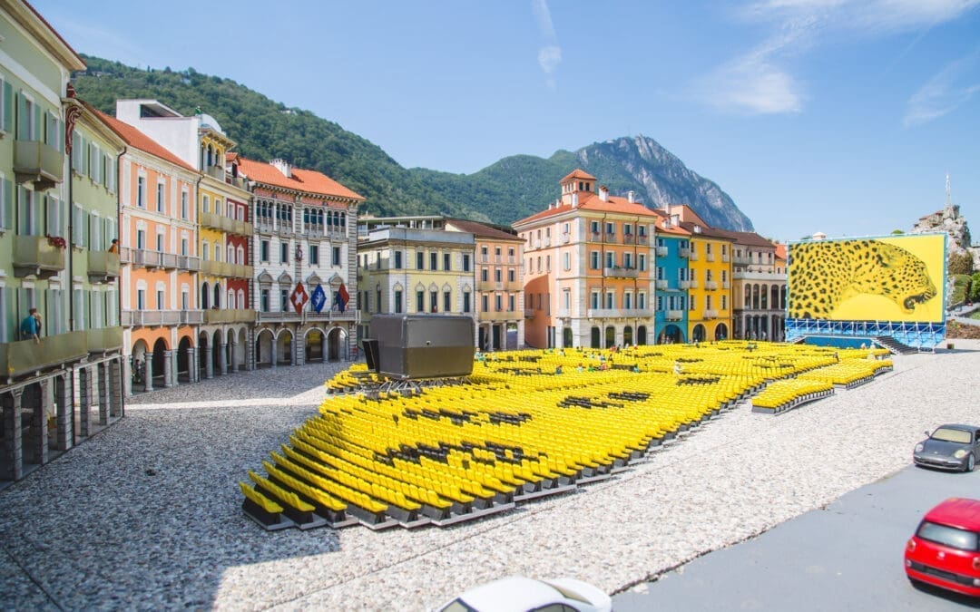 Une bourrasque frappe la Piazza Grande de Locarno… à la Swissminiatur